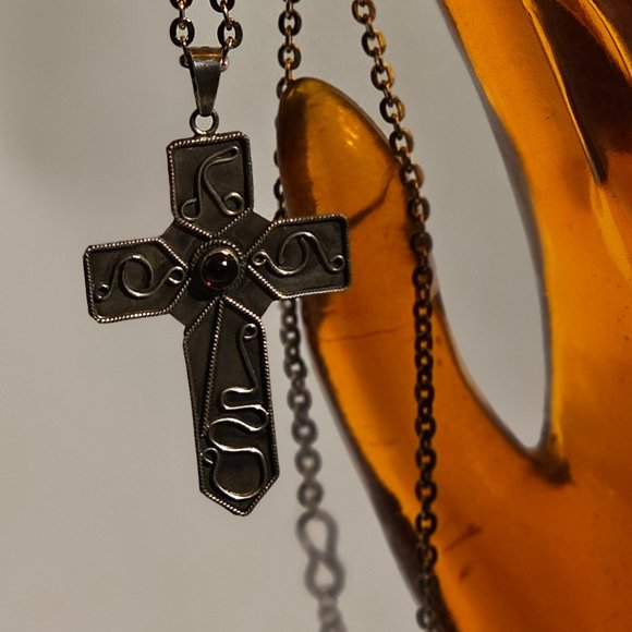 Garnet & Silver Cross - Picture 3 of 8